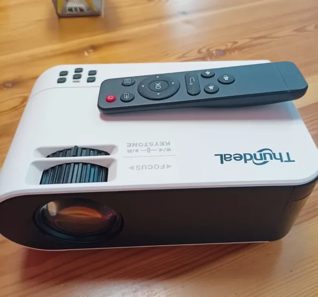 Proyector Portátil Thundeal LED