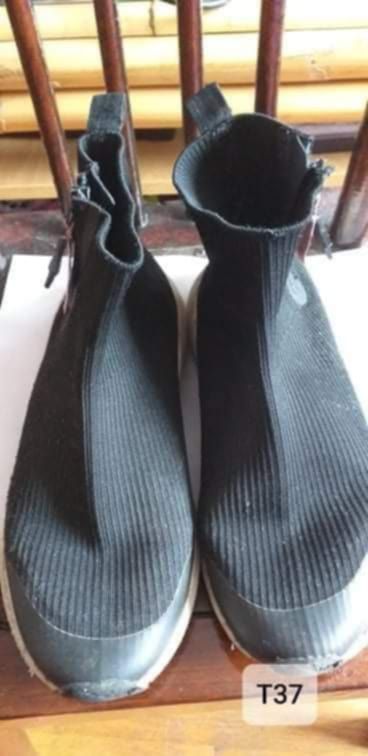 Botas negras efecto piel cocodrilo