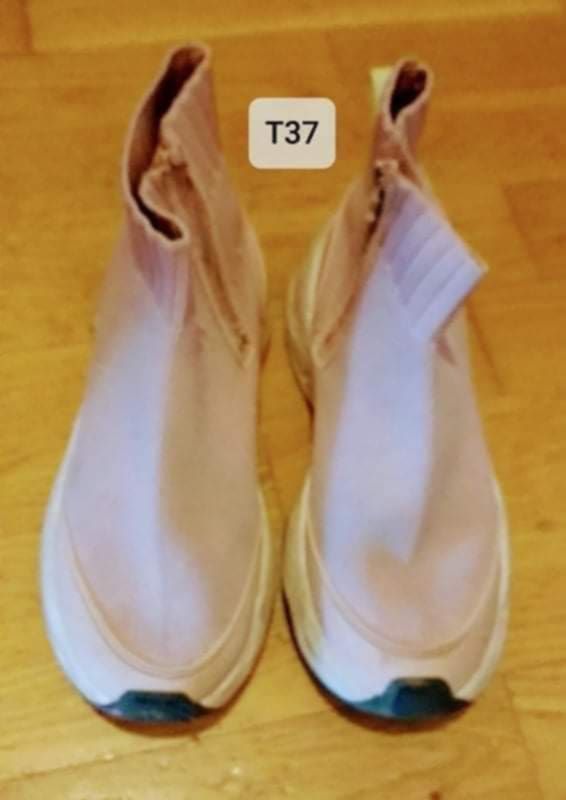 Botas negras efecto piel cocodrilo