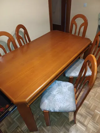 Mesa de salón extensible y 6 sillas madera