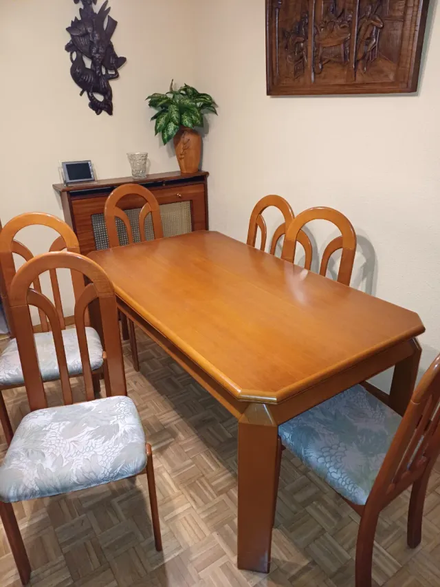 Mesa de salón extensible y 6 sillas madera