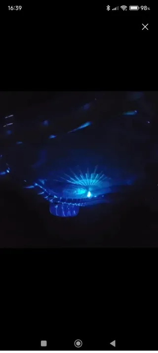 Luce solare galleggiante per piscina