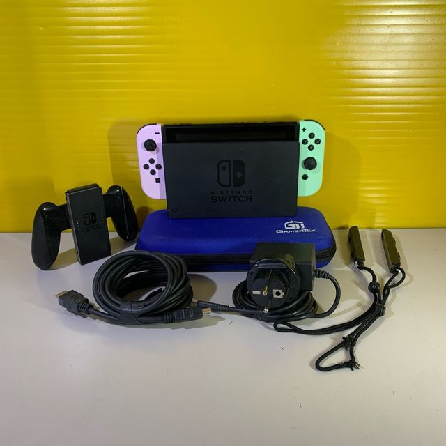 Nintendo Switch Console Verde e Viola