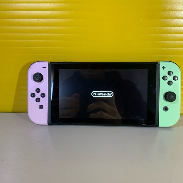 Nintendo Switch Console Verde e Viola