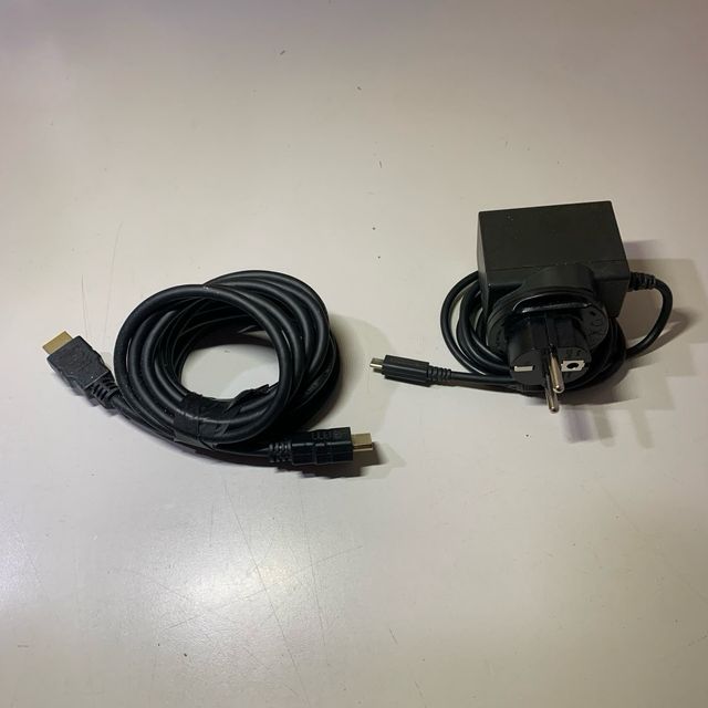 Nintendo Switch Console Verde e Viola