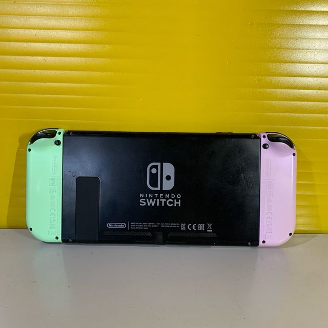 Nintendo Switch Console Verde e Viola