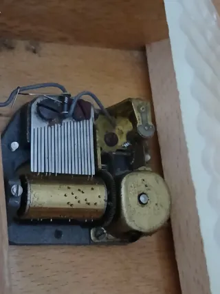 Scatola vintage legno intarsiata Reuge