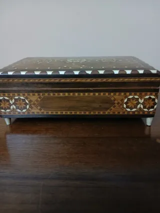 Scatola vintage legno intarsiata Reuge