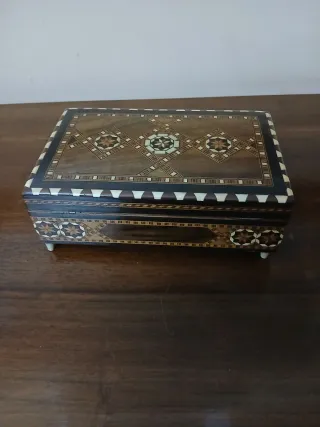 Scatola vintage legno intarsiata Reuge