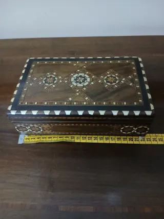 Scatola vintage legno intarsiata Reuge