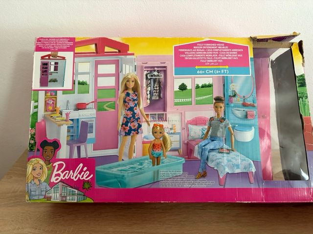 Casa delle bambole Barbie con accessori