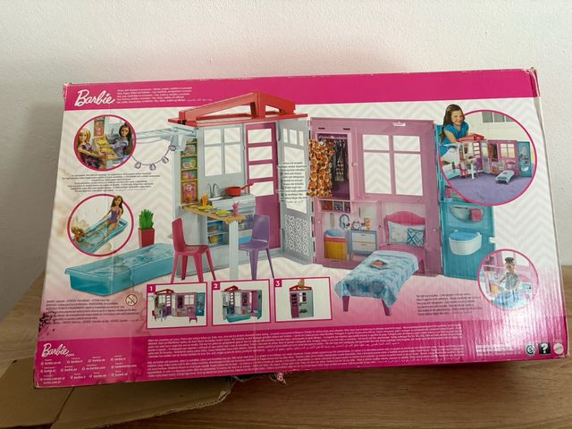 Casa delle bambole Barbie con accessori