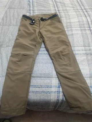 Pantalón técnico invierno color caqui