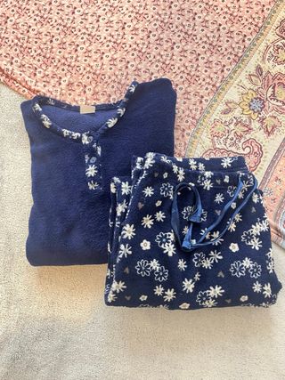 Pijama 2 piezas invierno azul con estampado floral