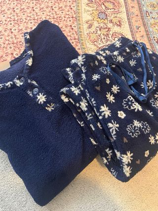 Pijama 2 piezas invierno azul con estampado floral