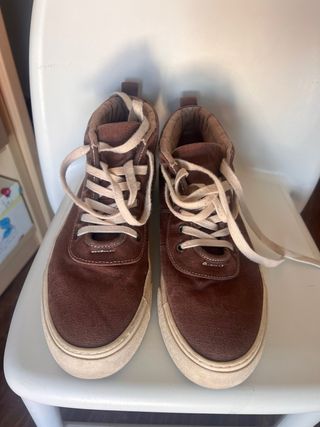 Zapatilla botín Zara marrón