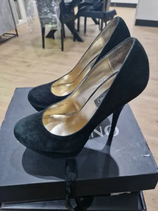 Scarpe con tacco nero scamosciato