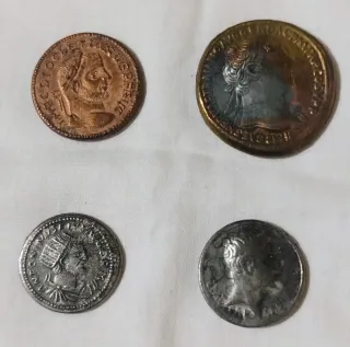 Lotto 4 antiche monete romane