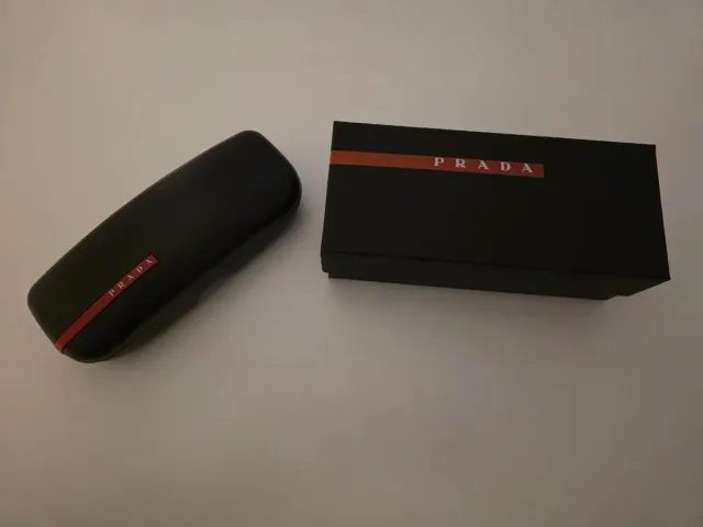 Estuche y funda rígida PRADA