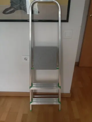 Escalera aluminio 3 peldaños plegable