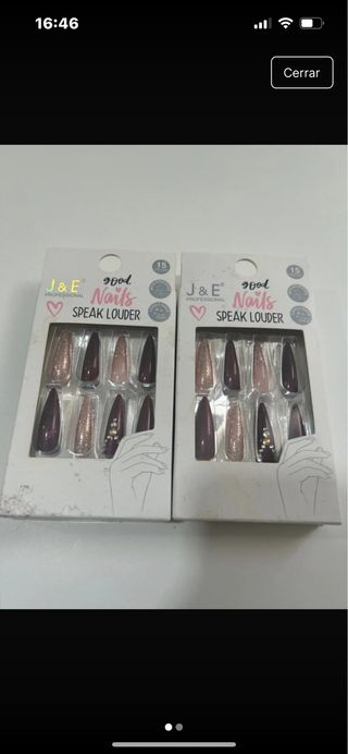 Uñas postizas J&E Nails doradas y plateadas