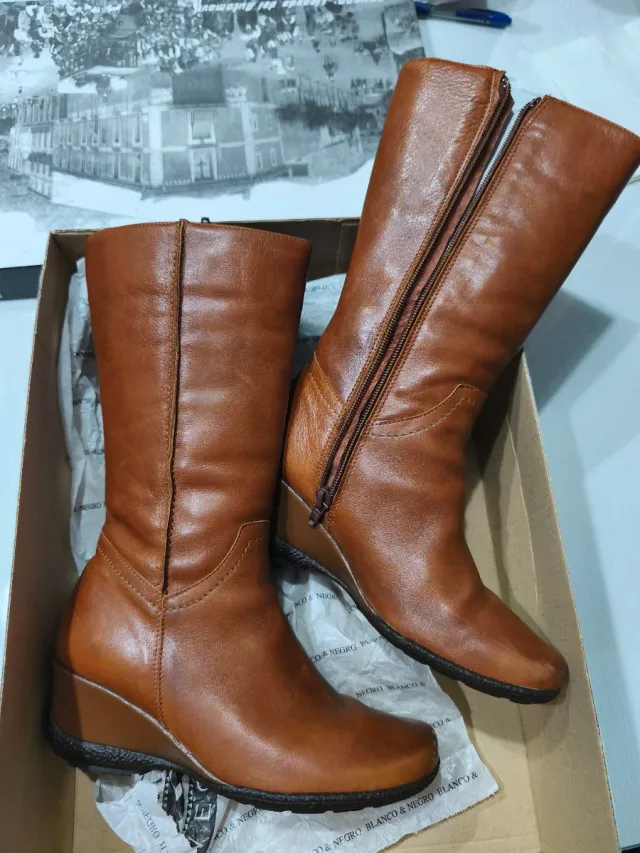 Botines de piel cuña marrones Blanco & Negro