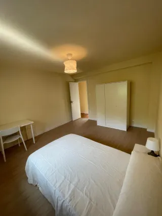 Habitación individual amueblada en piso compartido