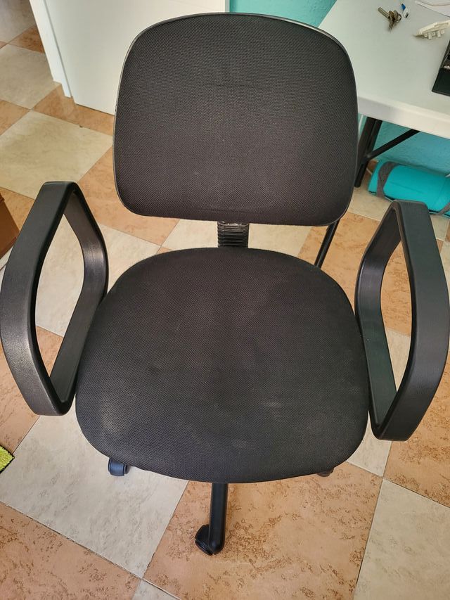 Silla de oficina negra