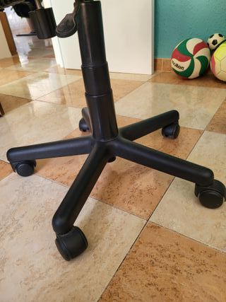 Silla de oficina negra