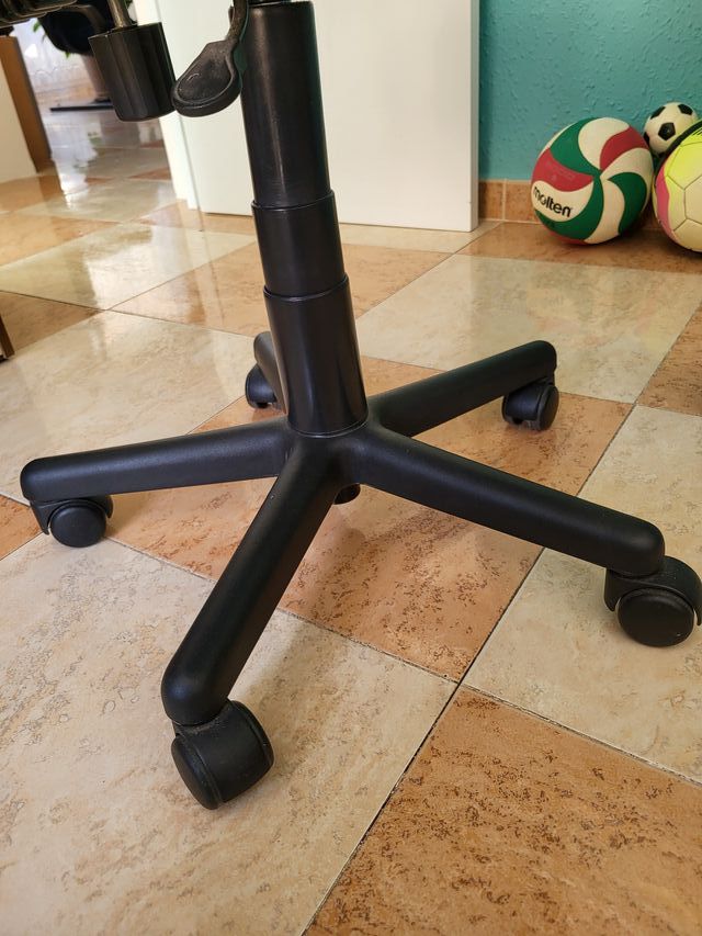 Silla de oficina negra