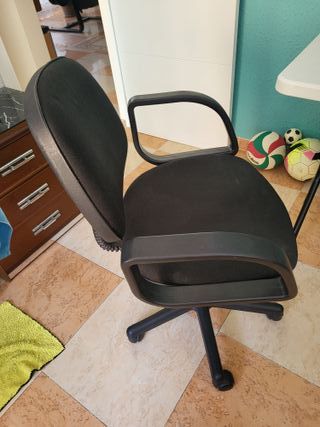 Silla de oficina negra