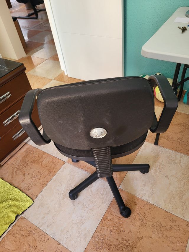 Silla de oficina negra