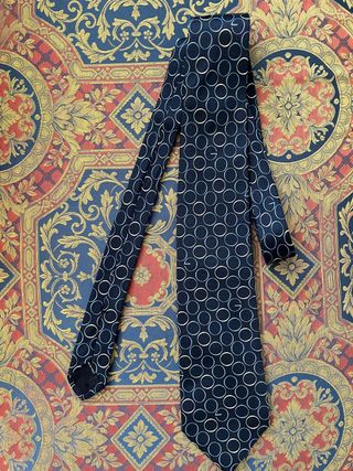 Corbata Gucci Azul con Círculos Blancos