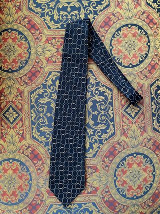 Corbata Gucci Azul con Círculos Blancos