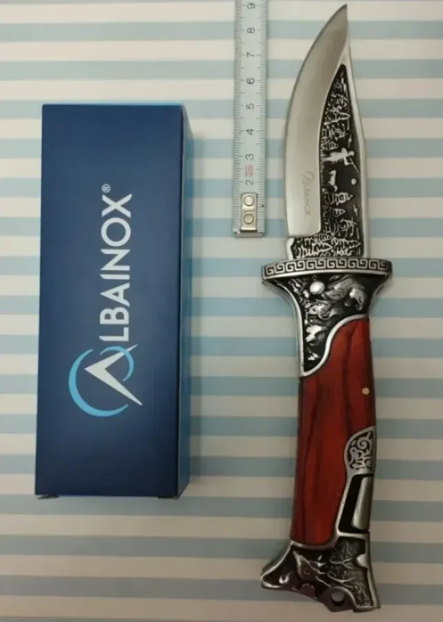 REBAJADA: MADERA LABRADA DISEÑO CAZADOR 9.8CM