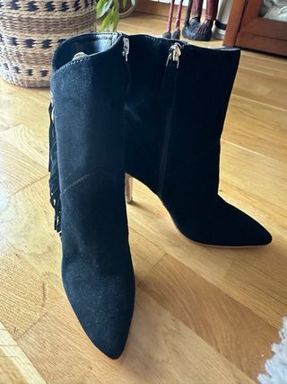 Botines Guess Negros con Flecos