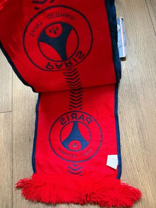 Bufanda PSG con etiquetas Nueva