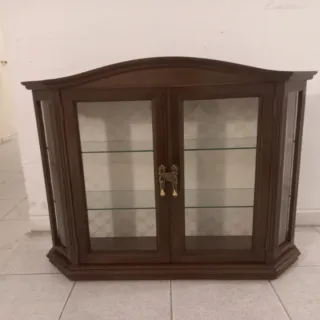 Vitrina de madera nogal y cristal