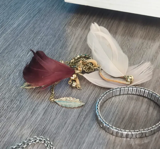 Conjunto de pulseras, pendientes y colgantes