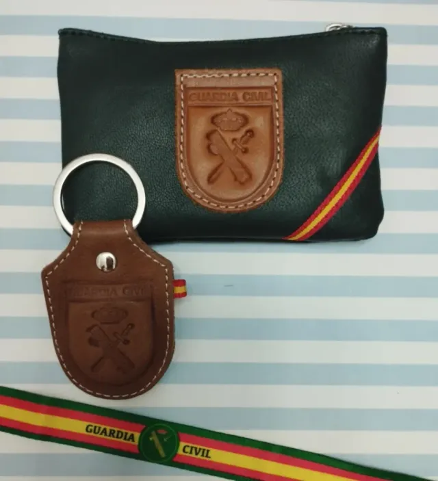 REBAJADA: MONEDERO Y LLAVERO G.C PIEL con REGALO P