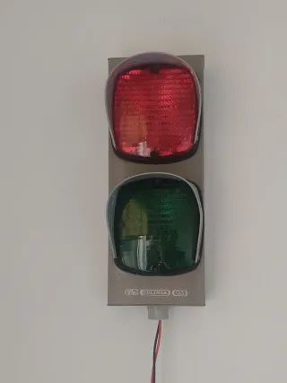 Semáforo de dos luces (rojo y verde)
