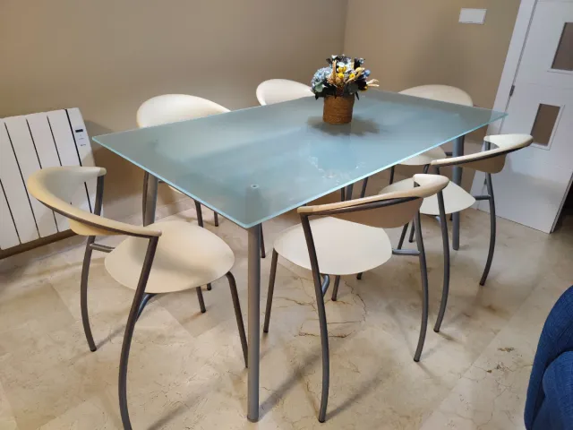 Mesa de comedor cristal y metal