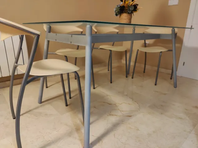Mesa de comedor cristal y metal
