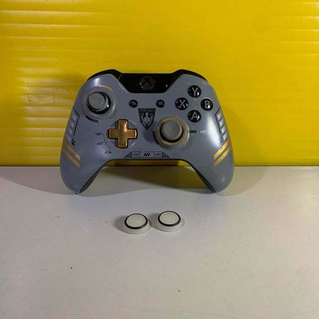 Controller Xbox Grigio con Dettagli Oro