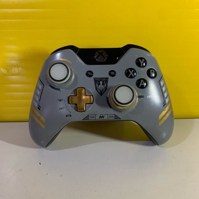 Controller Xbox Grigio con Dettagli Oro