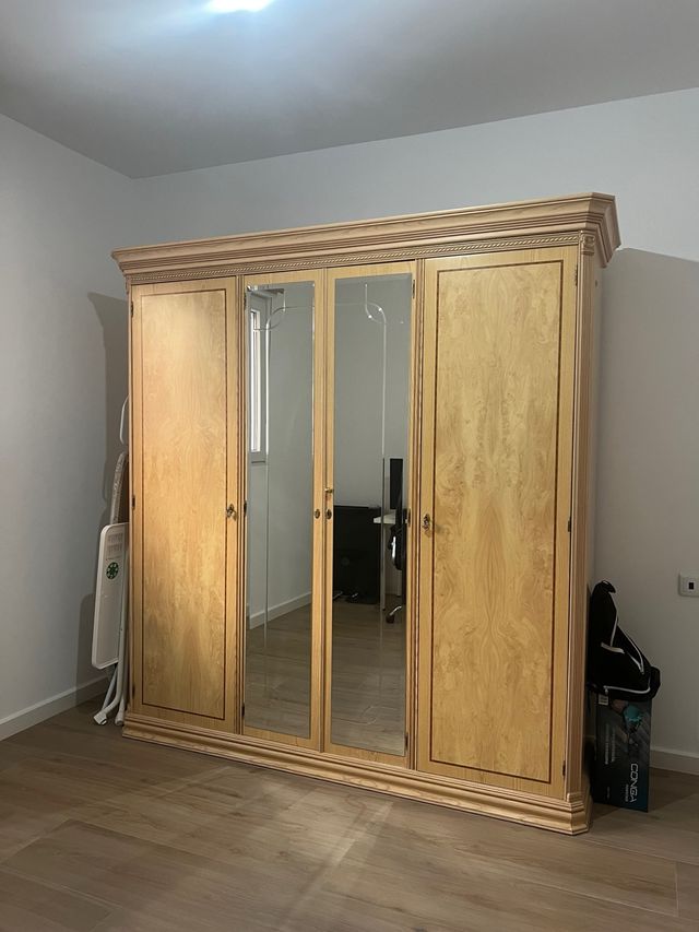 Armario grande madera con espejos