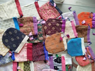 Lote 50 bolsitas de seda