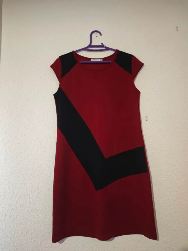 Vestido burdeos y negro