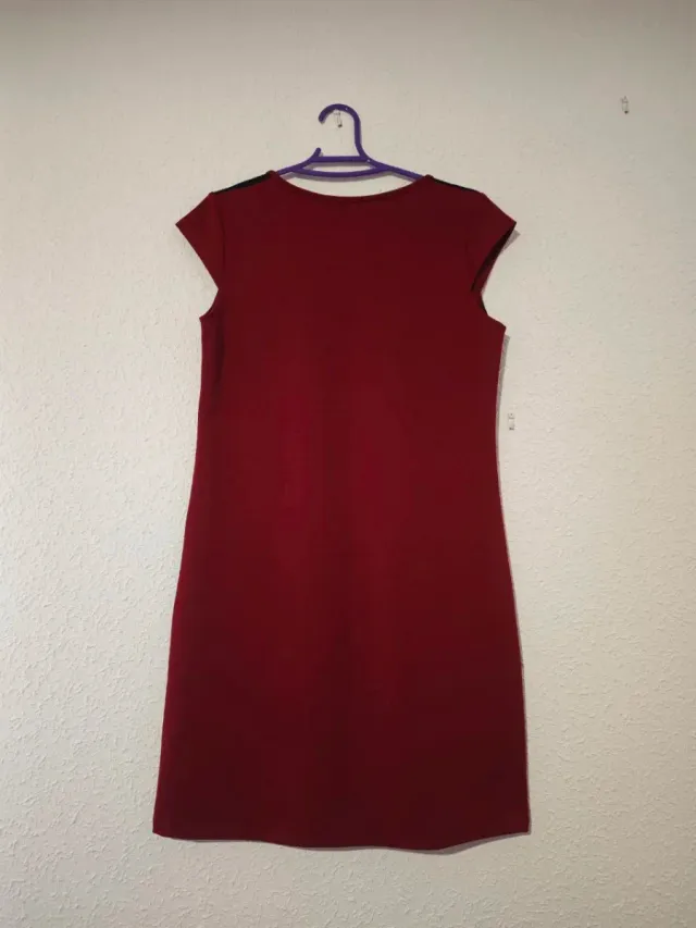 Vestido burdeos y negro