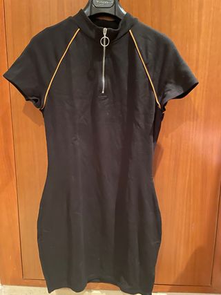 Vestido deportivo H&M negro con detalles naranja